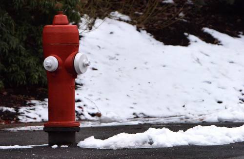 The distance you must maintain when parking close to a fire hydrant is: