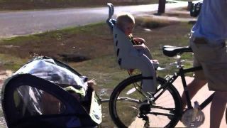 Which are safer, child safety seats or child bicycle trailers?