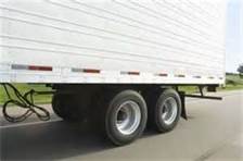 After applying brakes fully, what is the maximum air loss in one minute on single trailer vehicles?