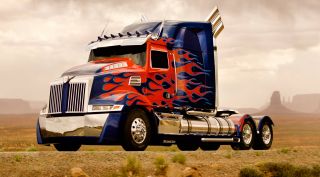 Which Autobot is a Western Star 4900 CustomÂ semi-trailer truck?