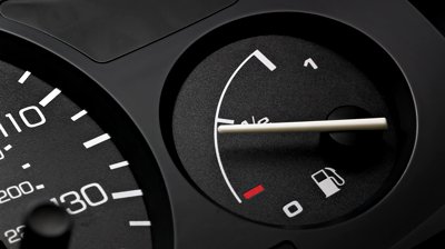 How full should you keep your gas tank during the winter?